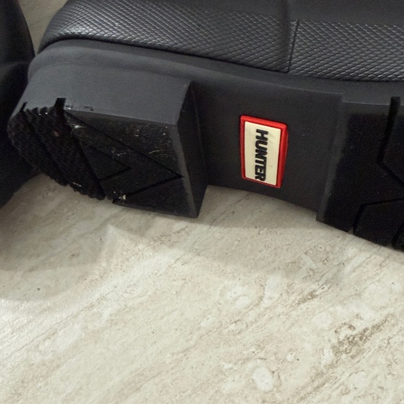 Hunter Black Tall Logo Rain Boots..ladies size 9
Rubber boots .. new - Picture 7 of 8